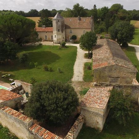 Gite Du Chateau De Pernan Avy Exteriör bild