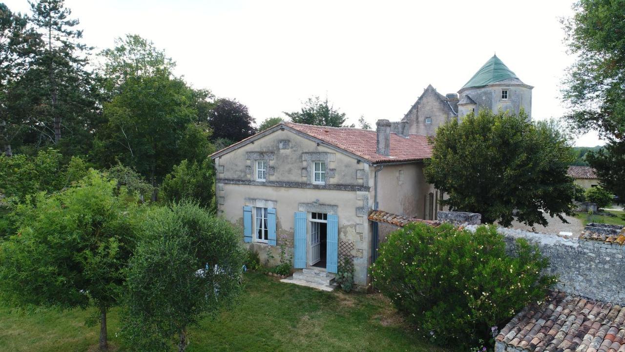 Gite Du Chateau De Pernan Avy Exteriör bild