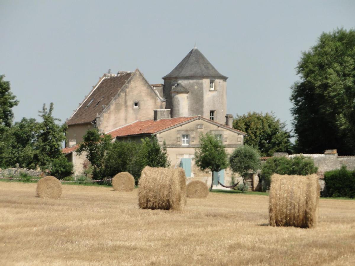 Gite Du Chateau De Pernan Avy Exteriör bild
