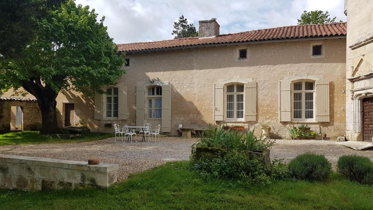 Gite Du Chateau De Pernan Avy Exteriör bild